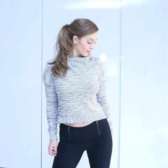 Aqua crop sweater - Picture 1 of 10